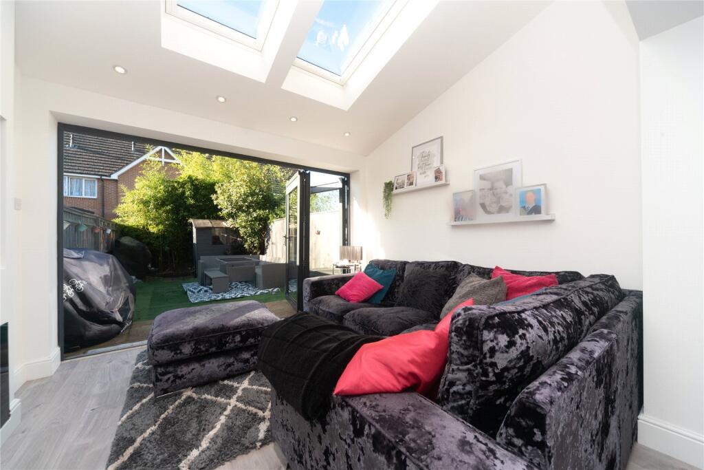 Campbell Close, Byfleet, West Byfleet, Surrey, KT14 - View 4
