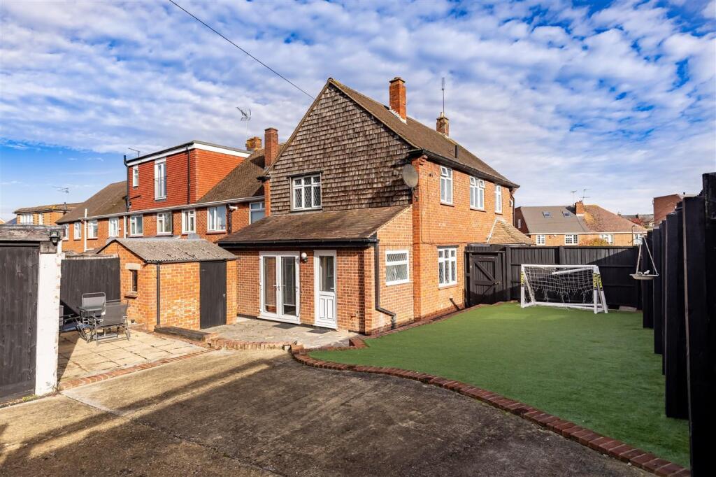 Upper Swaines, Epping photo 2