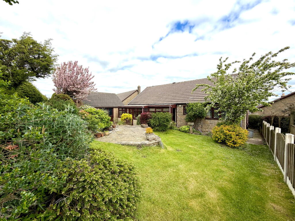 Hillside Close, Hoylandswaine, Sheffield, S36 7LH photo 4