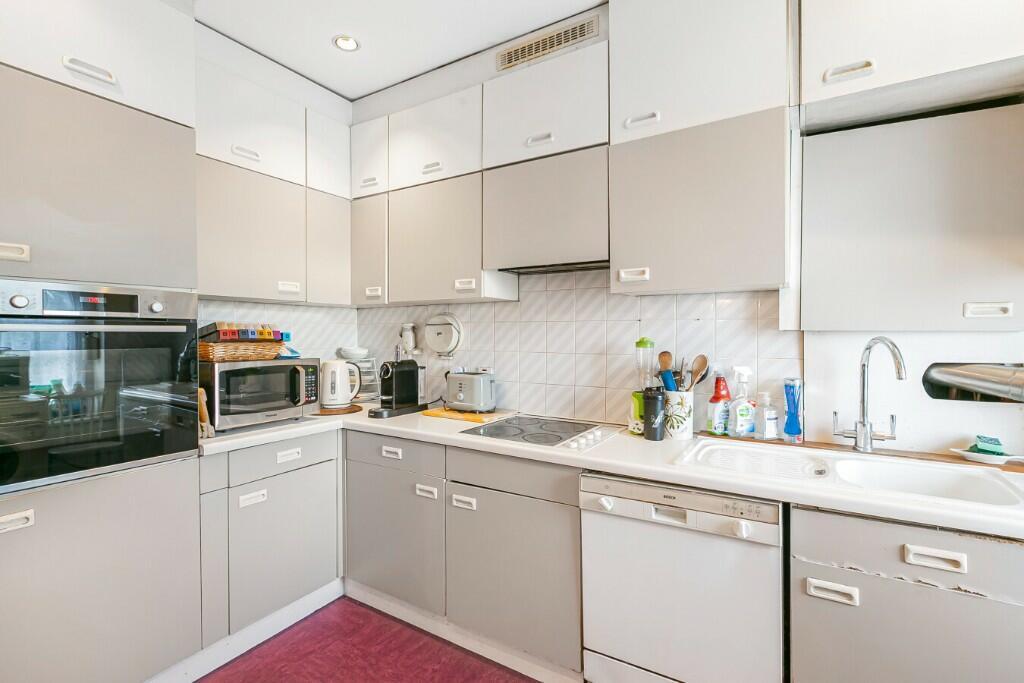 Flat 12, 53-55 Lancaster Gate, London W2 3NA photo 4