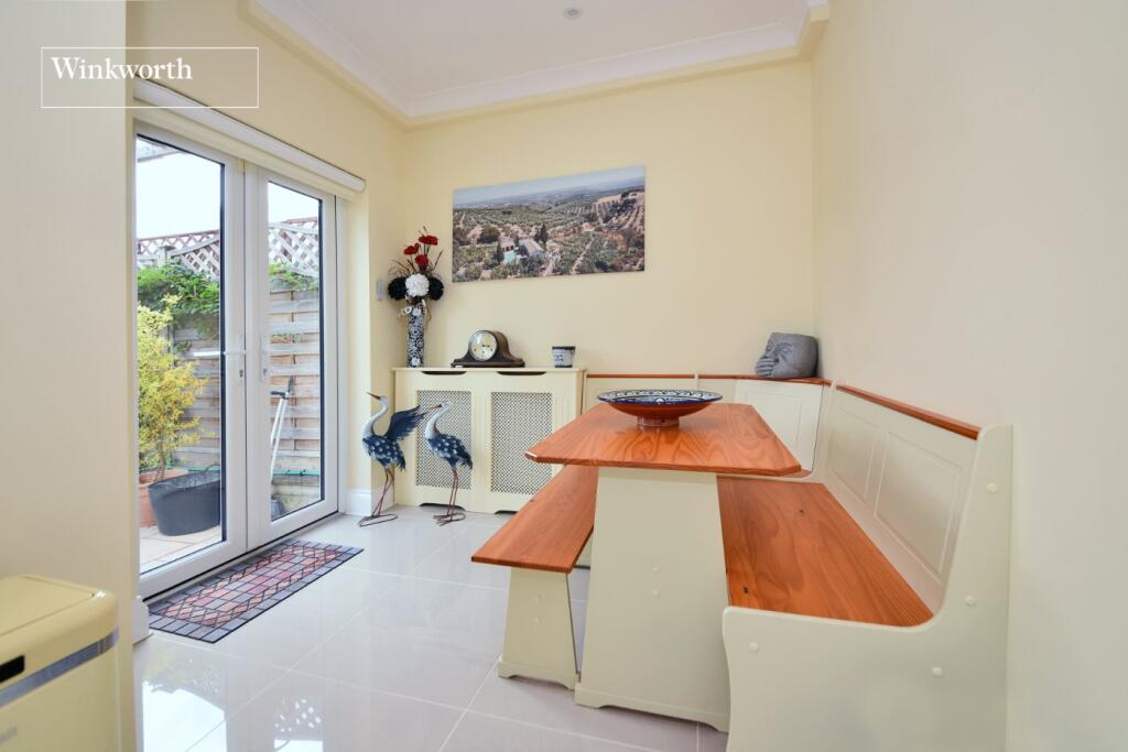 House in Sutton - View 5
