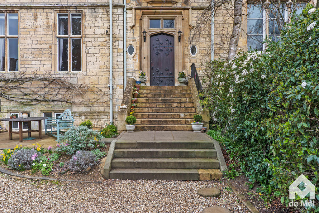 House in Gloucester - View 4