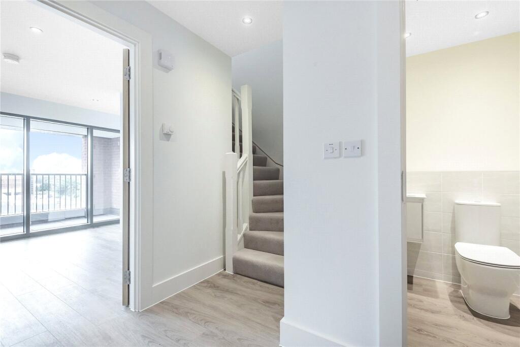 Apartment in Reading - View 4
