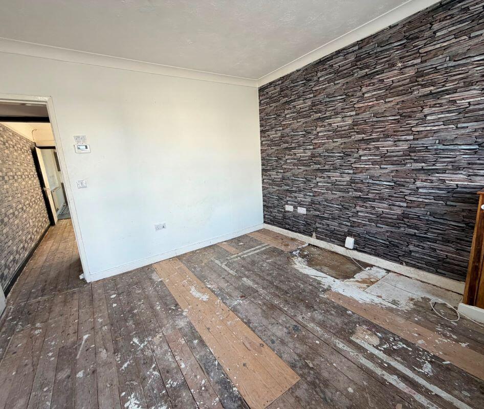 House in Ashfield, Sutton in Ashfield, Nottinghamshire - View 4