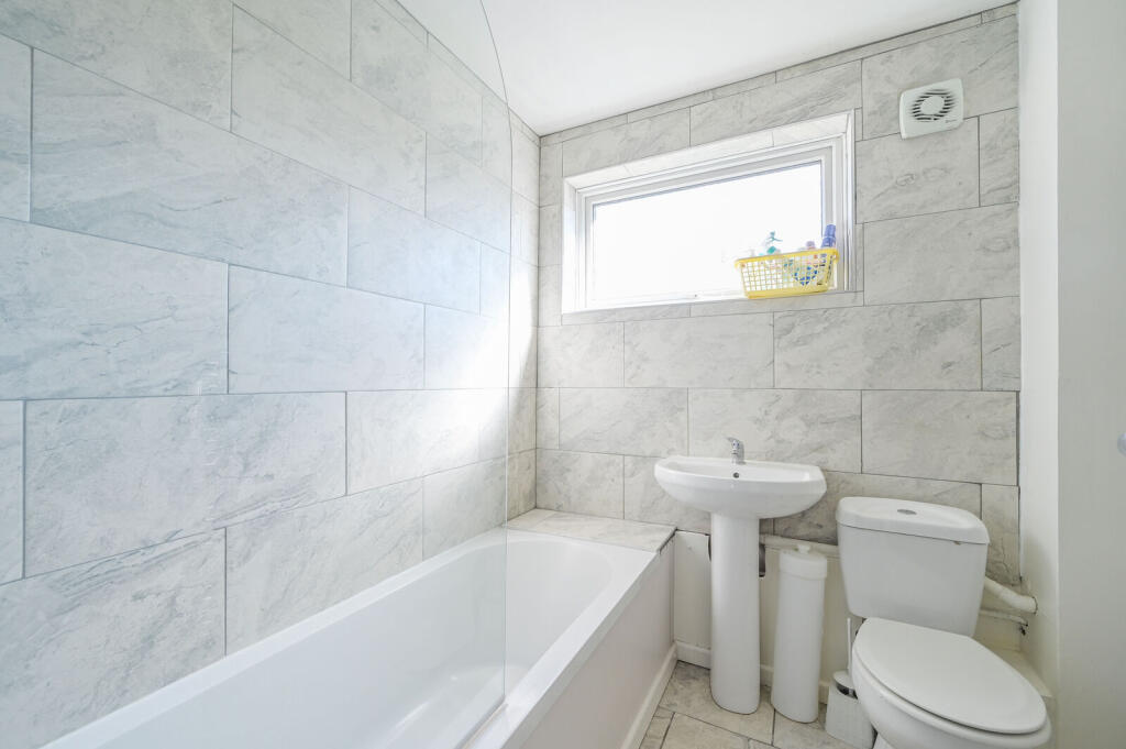 House in London, Custom House, Silvertown - View 4