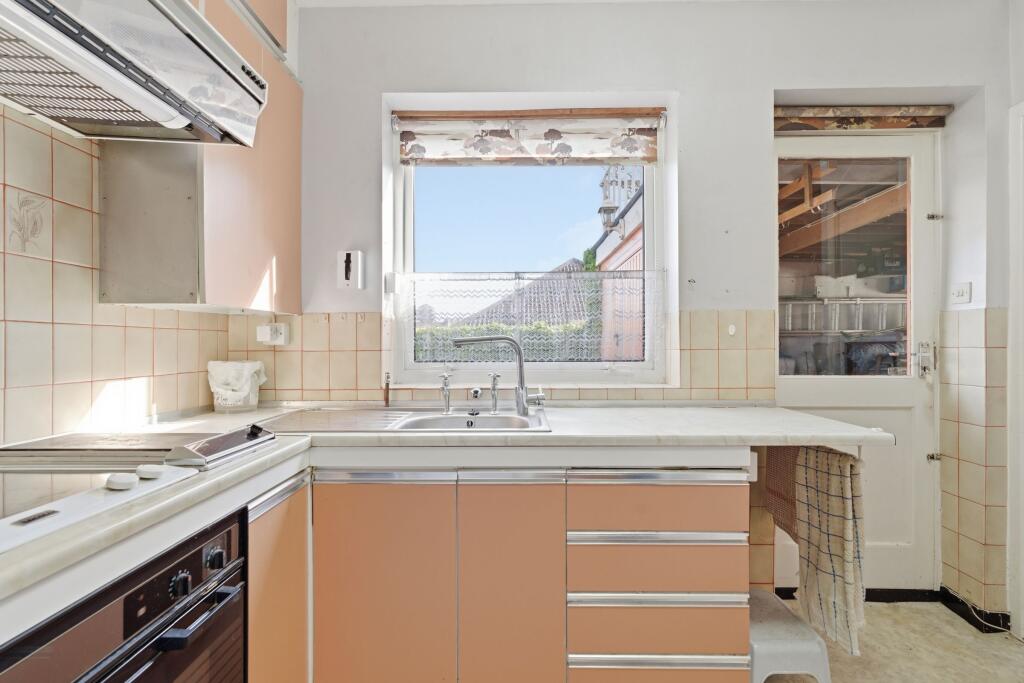 House in Weston-super-Mare, Milton - More