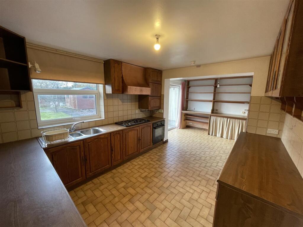 Eton Drive, Thornton Hough, Wirral photo 4