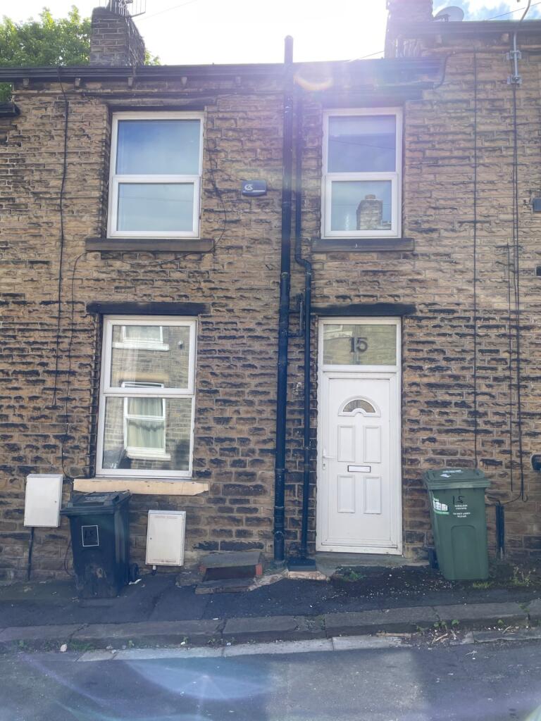 Main image of property: 15 Moss Street, Newsome, Huddersfield, HD4