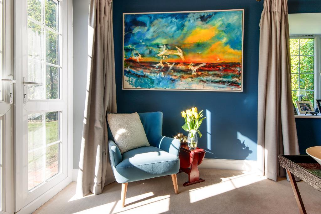House in Tunbridge Wells, Hawkhurst - More