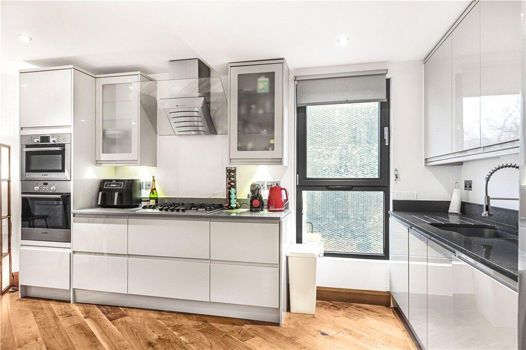 Apartment in London - More