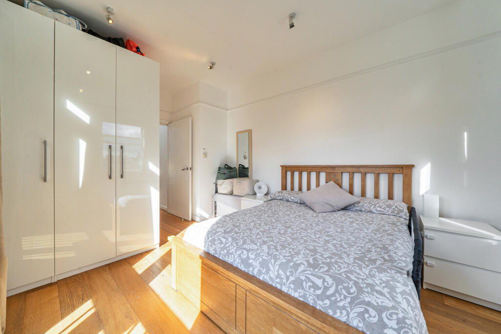Apartment in London - View 3