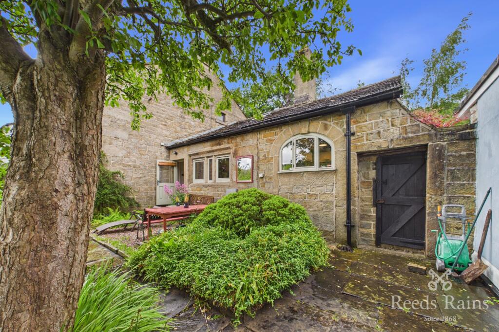 2-bed terraced on Halifax Road, Todmorden, OL14, £300,000