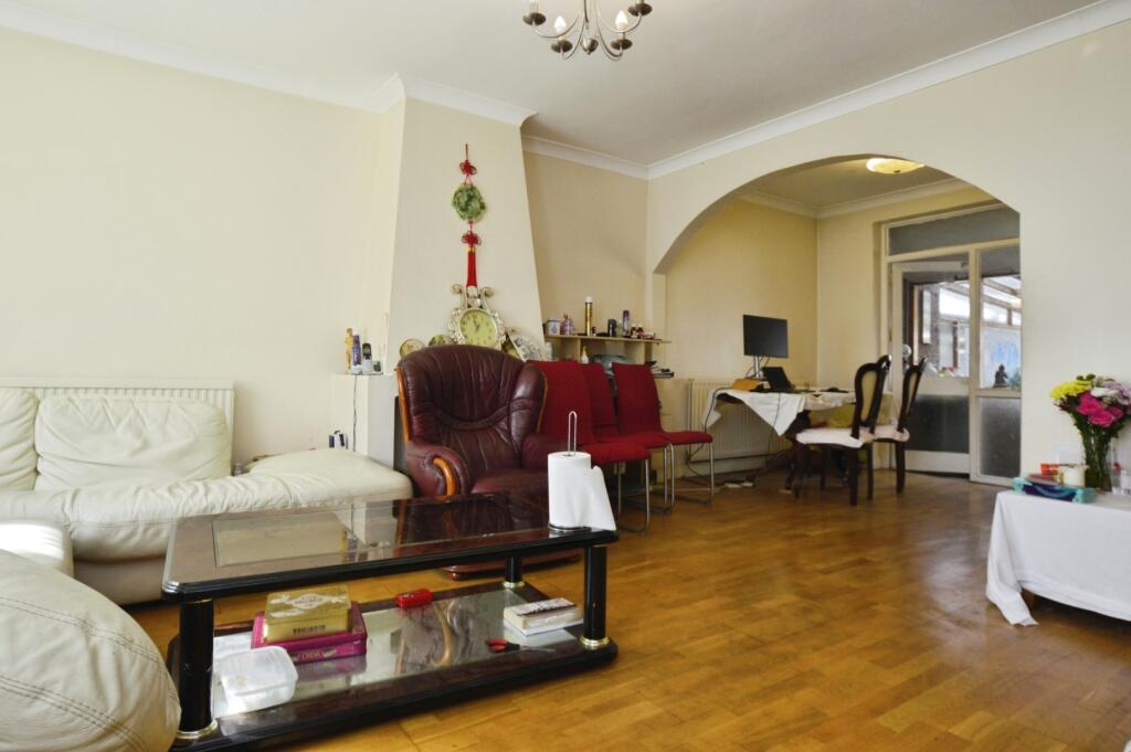 House in London, Custom House, Silvertown - View 2