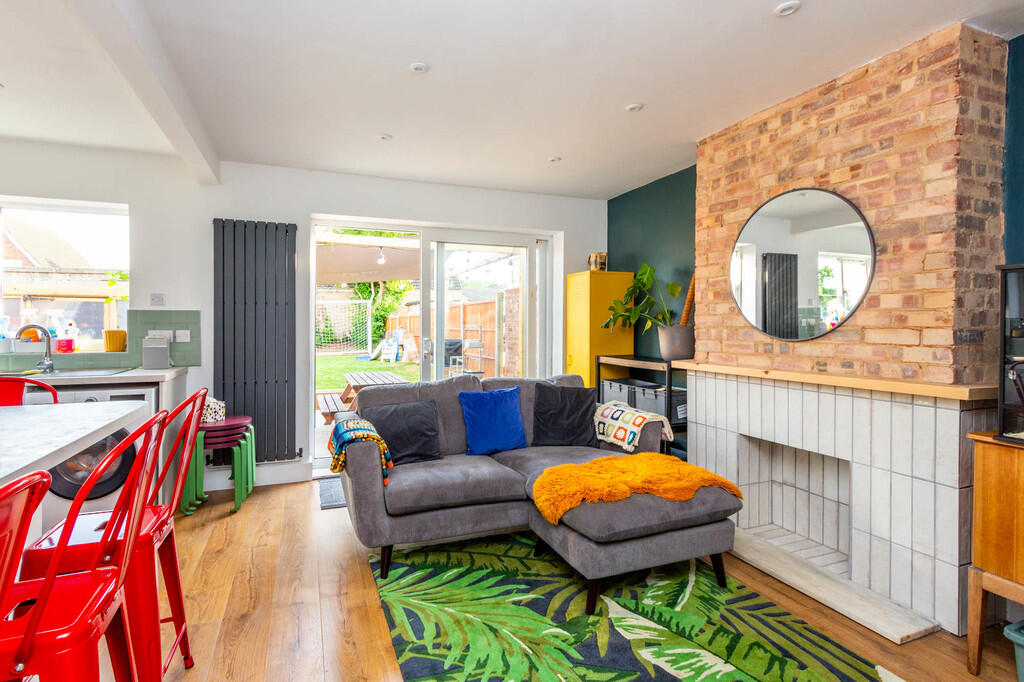 House in Rushden, North Northamptonshire - More