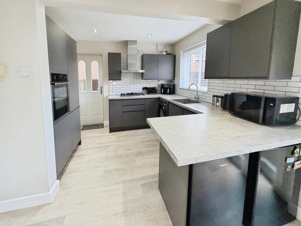 House in Ashfield, Sutton in Ashfield, Nottinghamshire - View 4