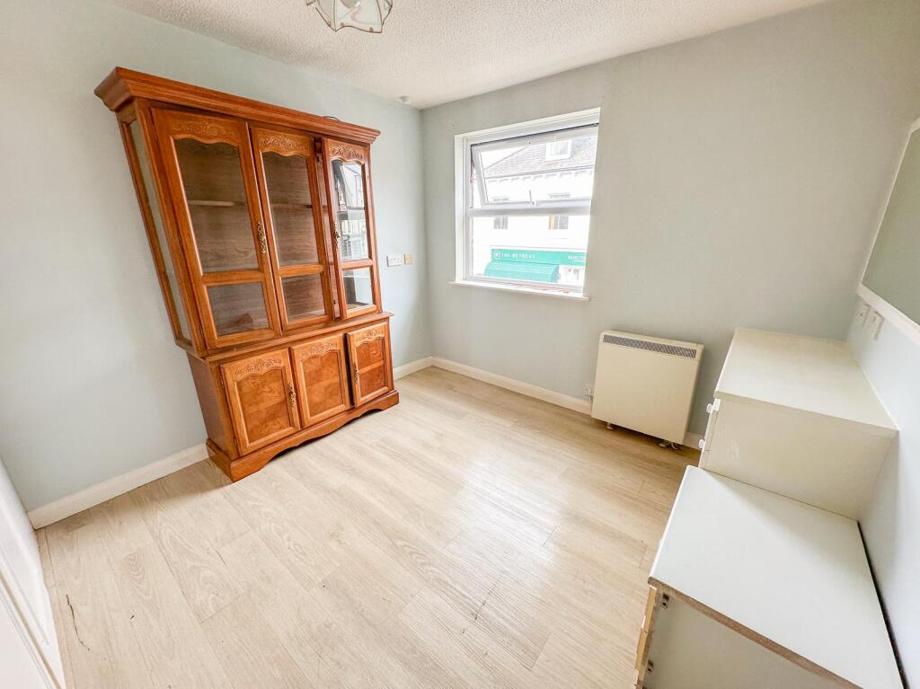 Apartment in Eastbourne, East Sussex - More