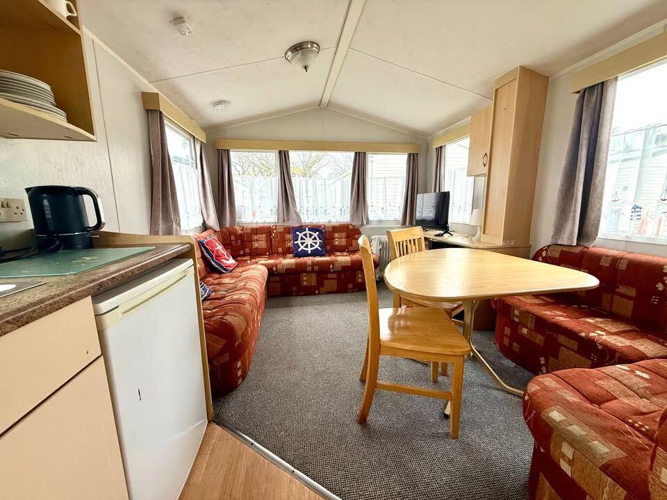Perowne Way, Sandown, PO36 9PS - View 3
