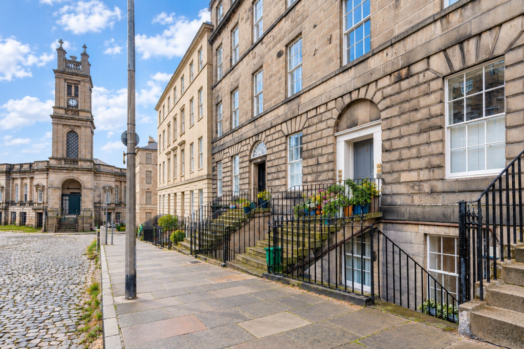 Apartment in Edinburgh - View 4