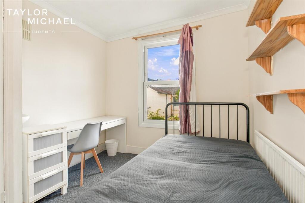 6 bedroom terraced house for rent