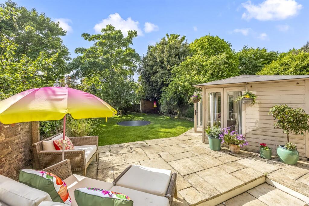 2-bed flat on Salisbury Road, Hove, £550,000