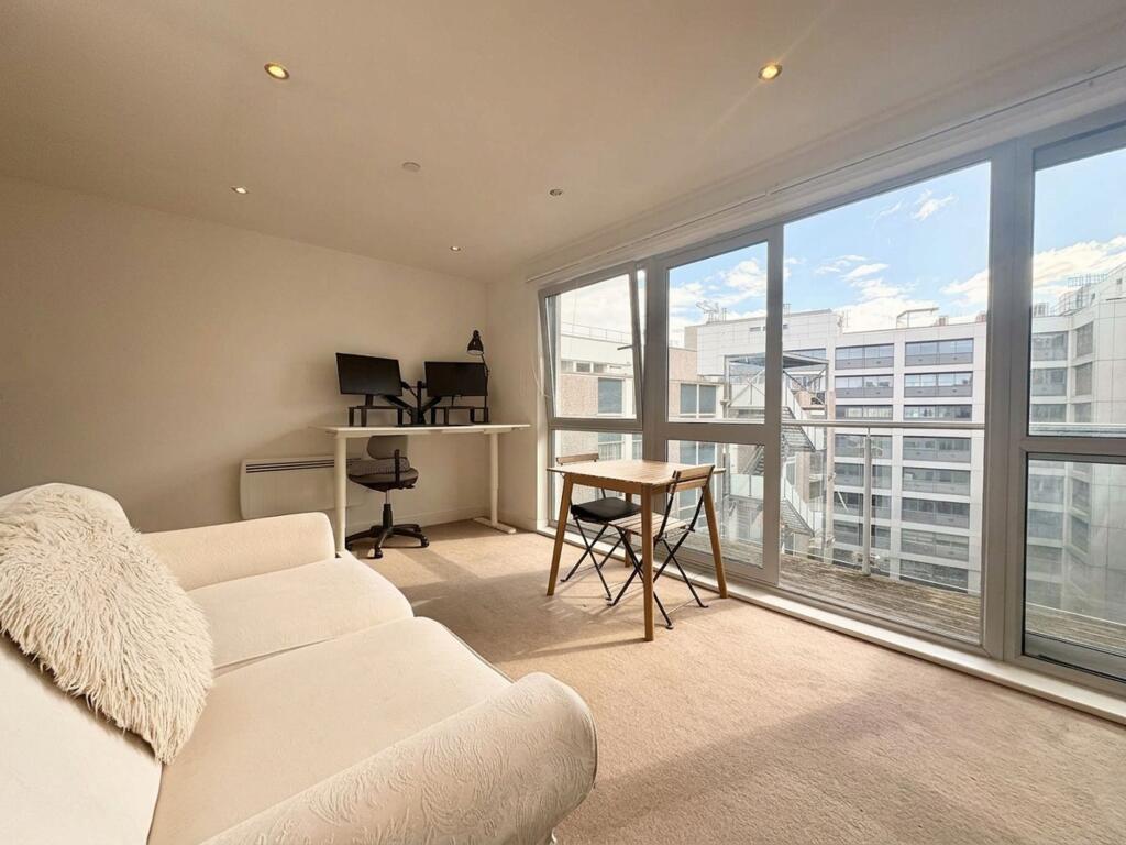 Apartment in Bristol, Old City, City Centre - View 5