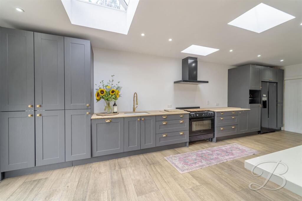 Mansfield Road, Edwinstowe, Mansfield photo 2