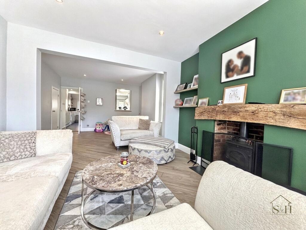 House in Ashford, Kennington - More