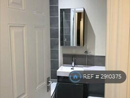 4 bedroom semi-detached house for rent