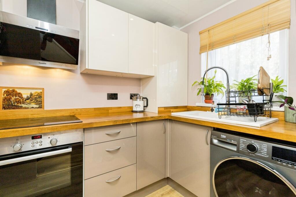 House in Crawley, Broadfield - View 2