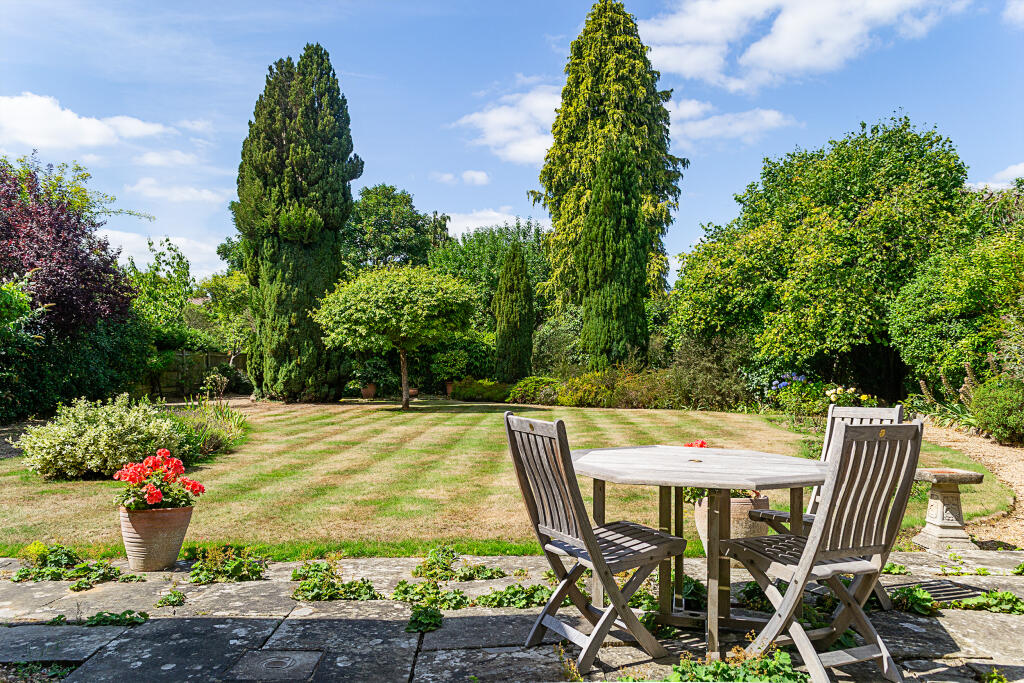 9 Oval Way, Gerrards Cross, SL9 photo 3