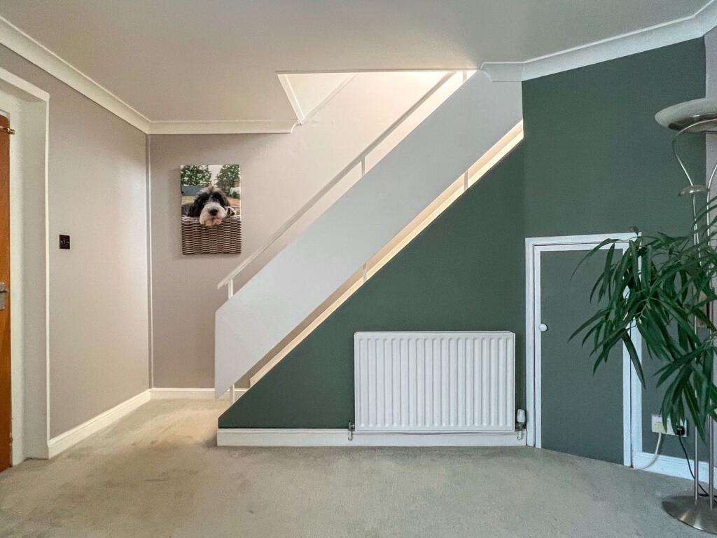 House in Elmbridge, Molesey - More