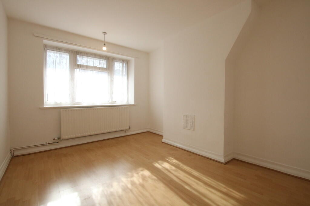 Apartment in London, Harlesden - More