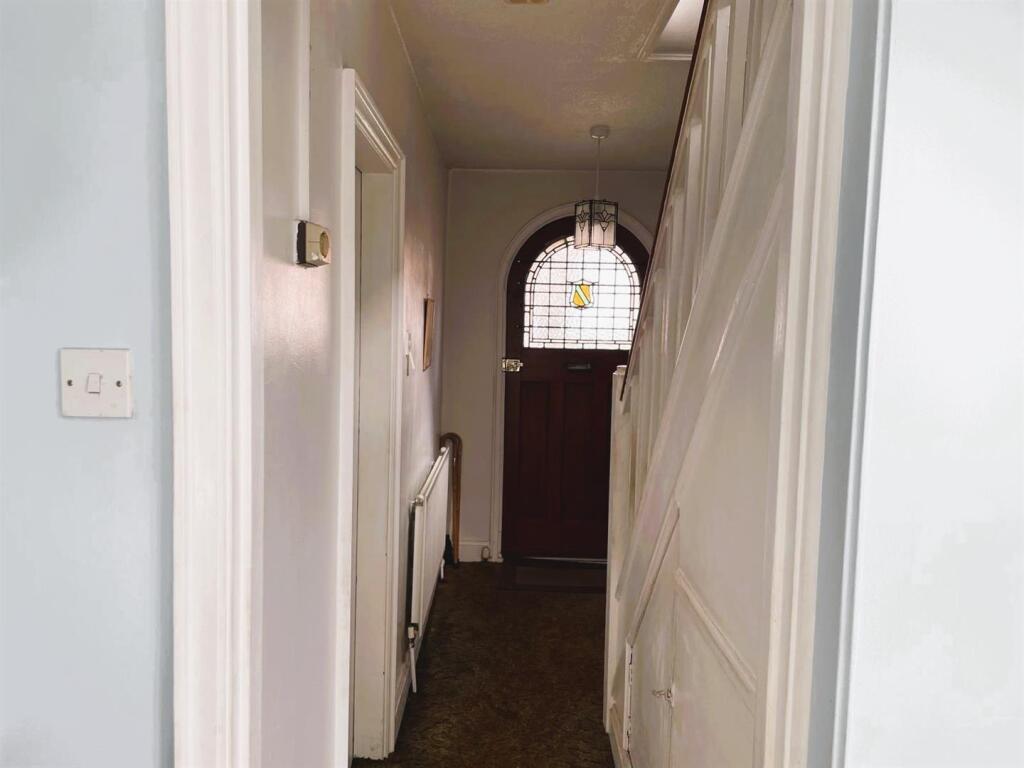 Avenue Crescent, Cranford photo 2