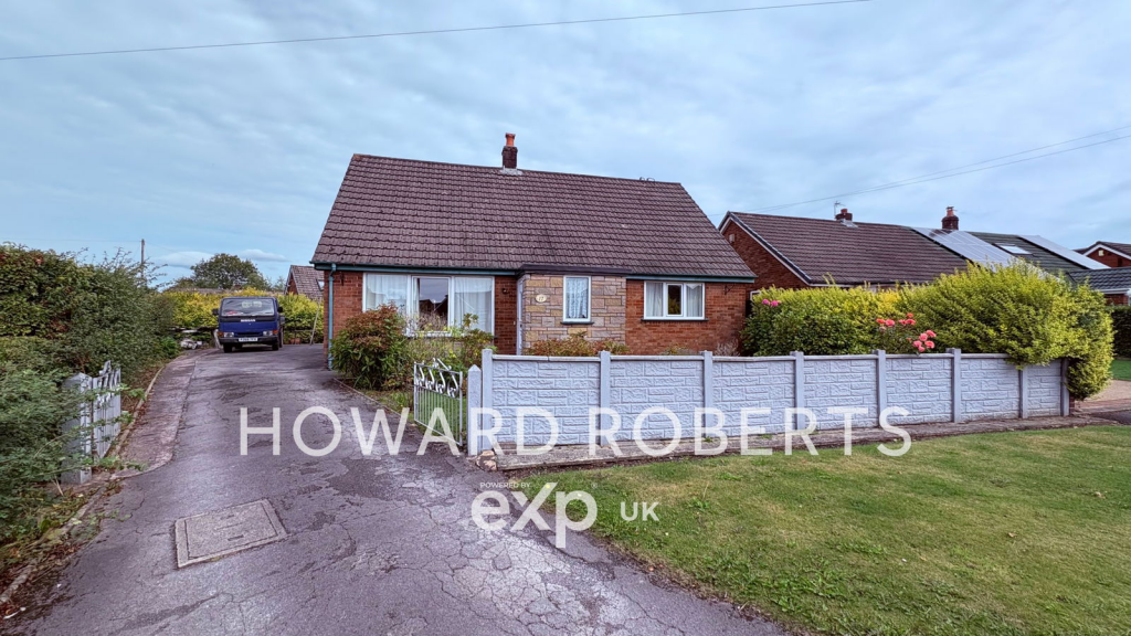 2-bed detached on Dob Lane, Walmer Bridge, PR4 5QL, £250,000