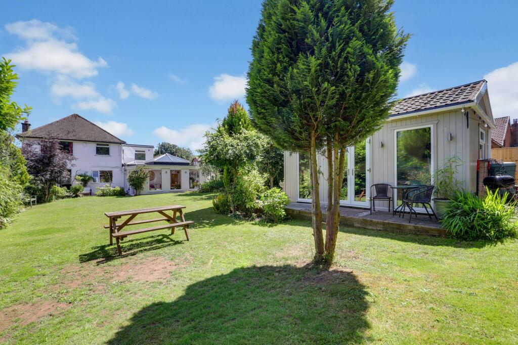 House in Broxtowe, Nuthall - View 4