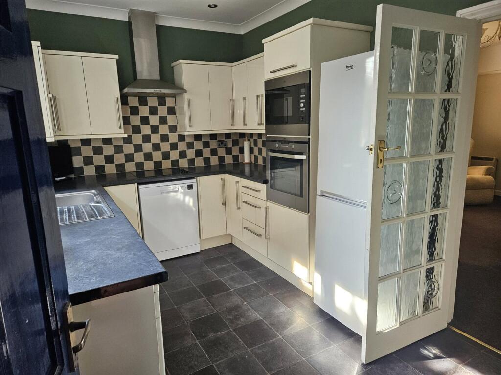 House in Portsmouth, Newport - View 4