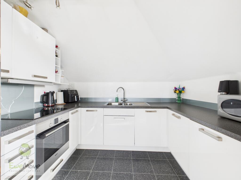 Apartment in Tonbridge and Malling, Holborough Lakes, Snodland - More