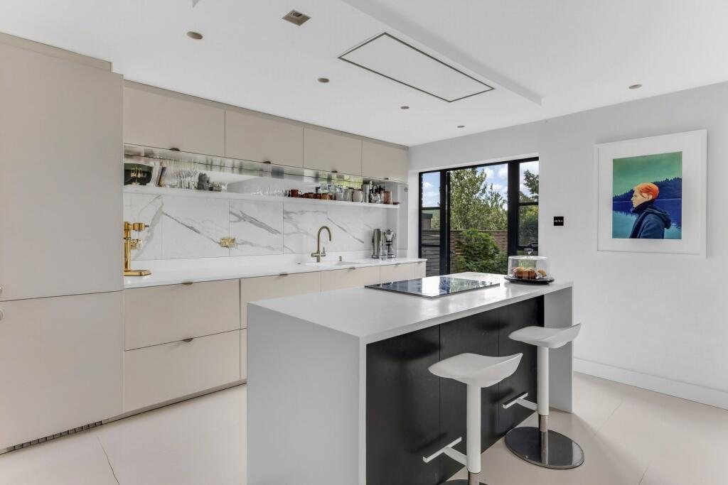 House in London - View 3