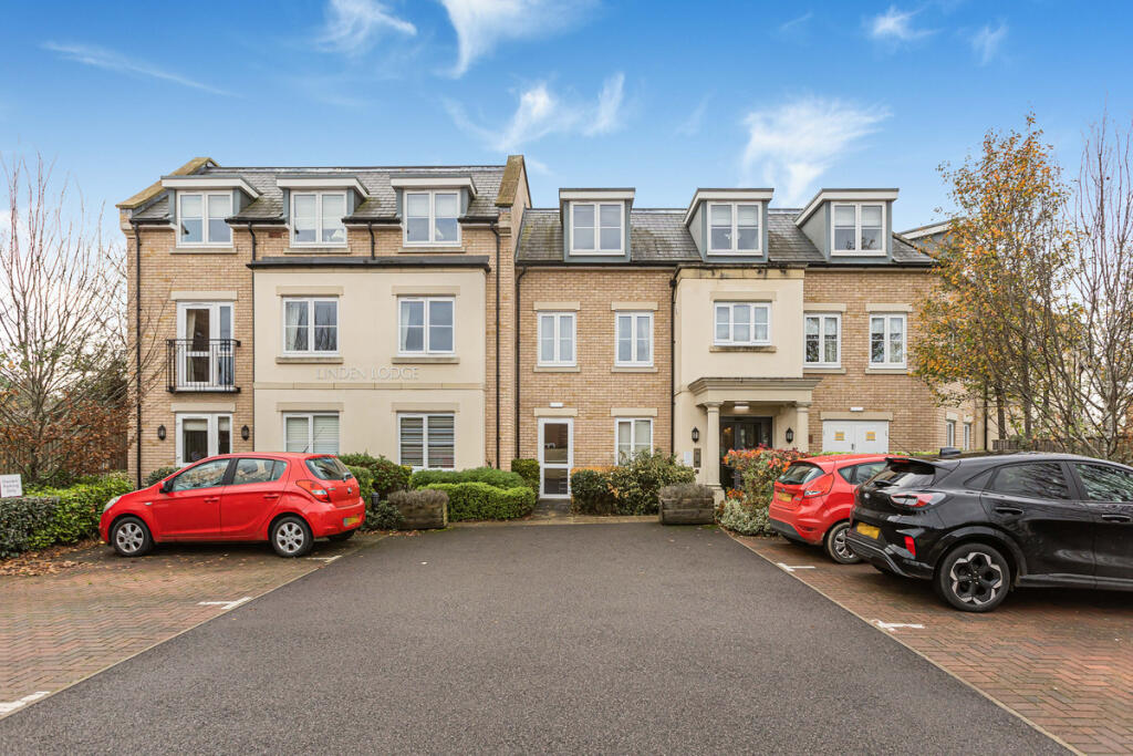 2-bed flat on Linden Road, Bicester, OX26, £290,000