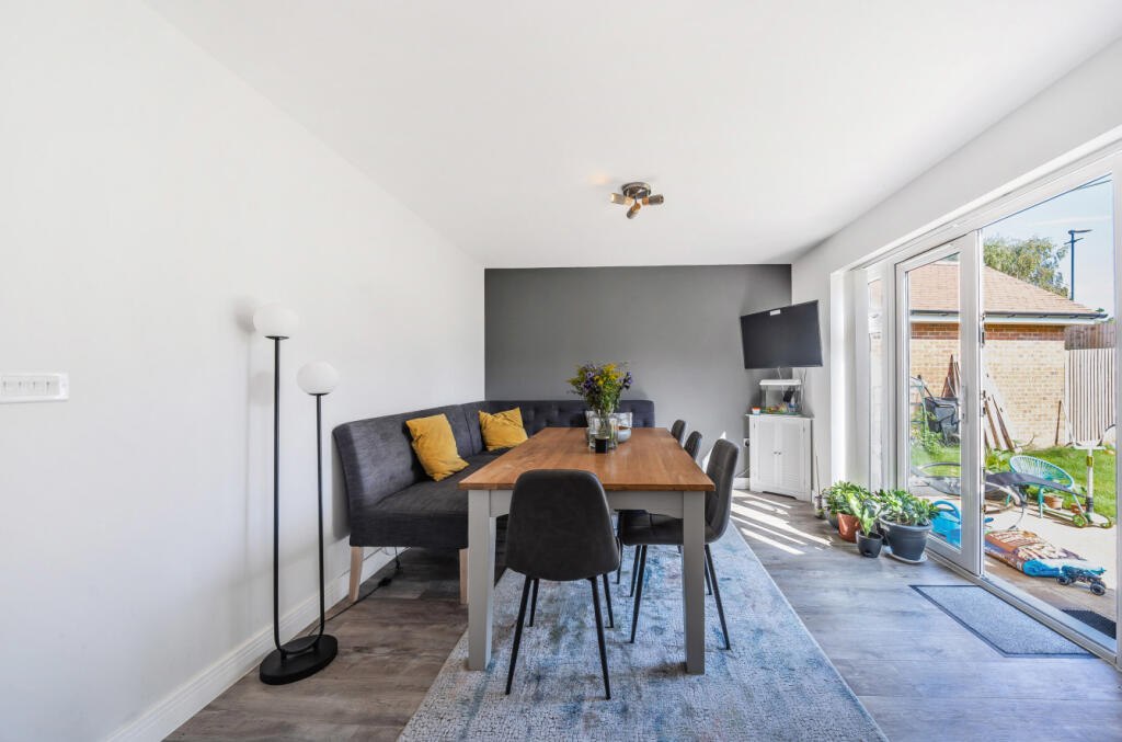 House in Guildford, Ash - View 4