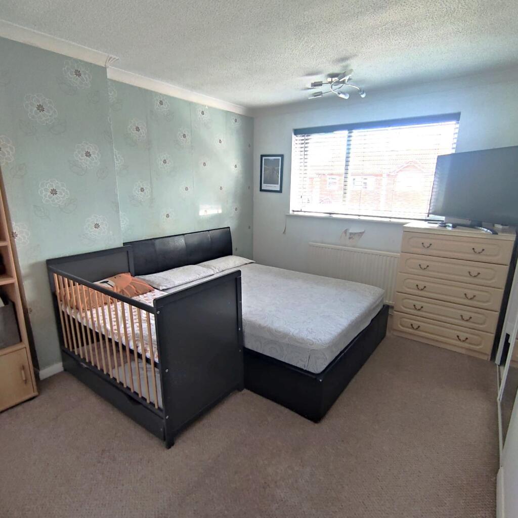 House in Northampton, North Northamptonshire - View 3