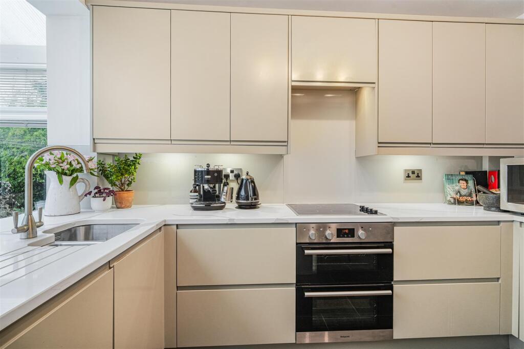 Additional image 31 of Hawthorn Crescent, Baildon, Shipley