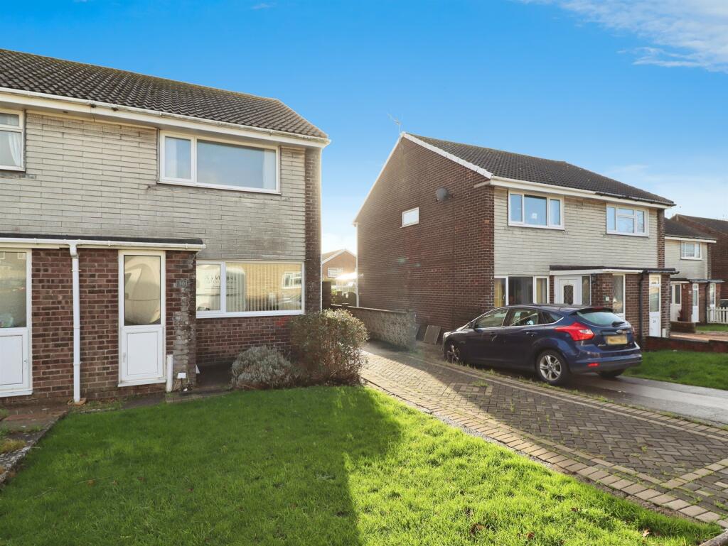 Smeaton Close, Rhoose, Barry photo 2