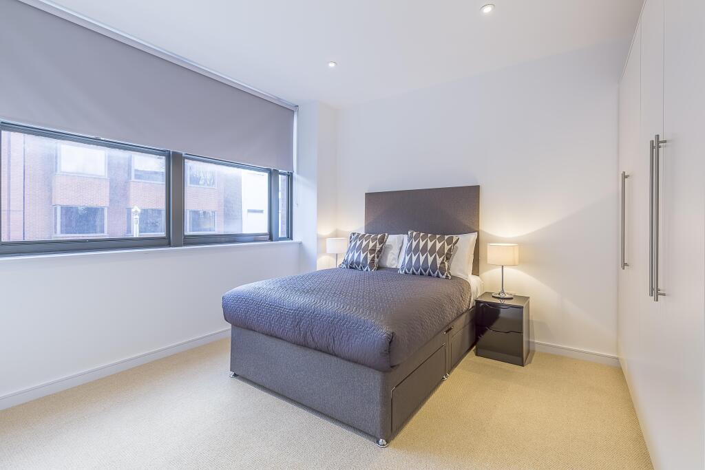 Apartment in Romford - View 3