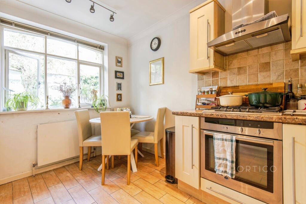 Apartment in London - More