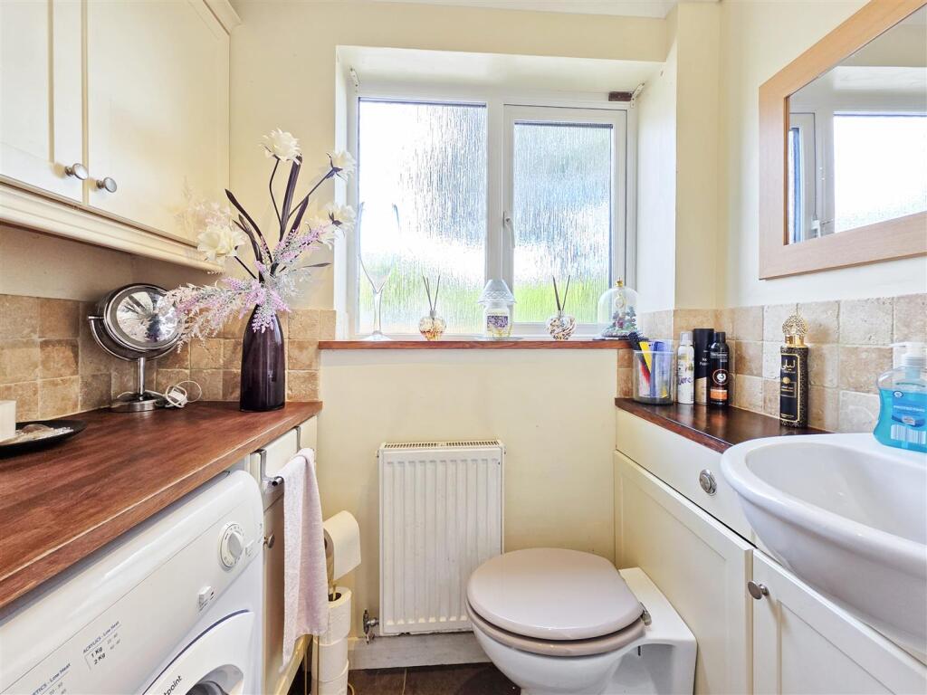 House in Newark and Sherwood, Gunthorpe - More