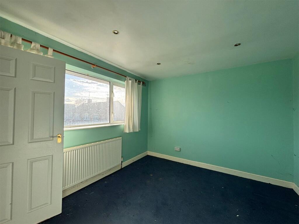 Priestwood Avenue, Bracknell, Berkshire, RG42 photo 3