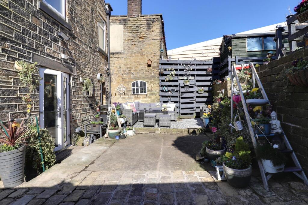 Tanyard Road, Oakes, Huddersfield, West Yorkshire, HD3 - More