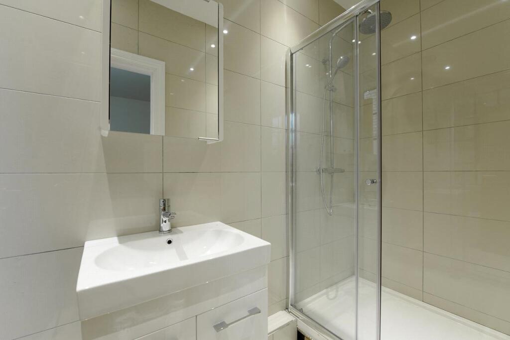 Apartment in London - More