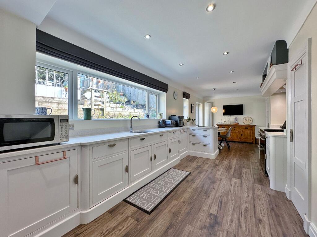 Oldfield Road, Heswall, CH60 photo 3